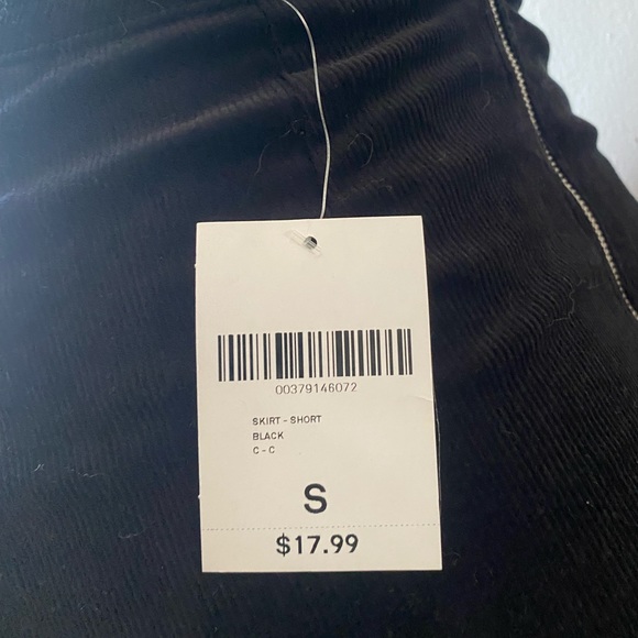 NWT - Forever 21 - Black Mini Skirt - Size S - Picture 3 of 4